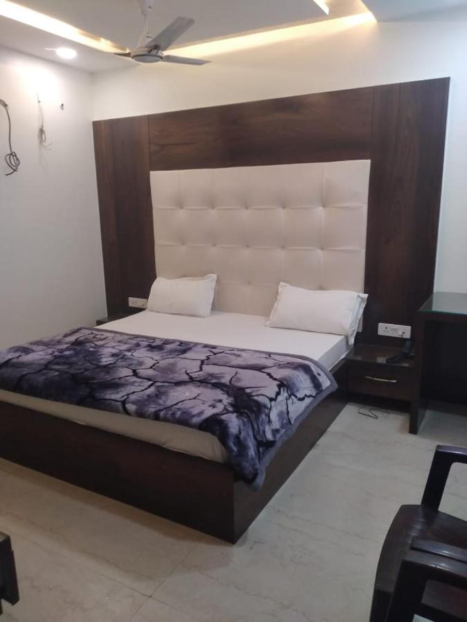 Hotel Uday Raj By Wb Inn อัครา ภายนอก รูปภาพ